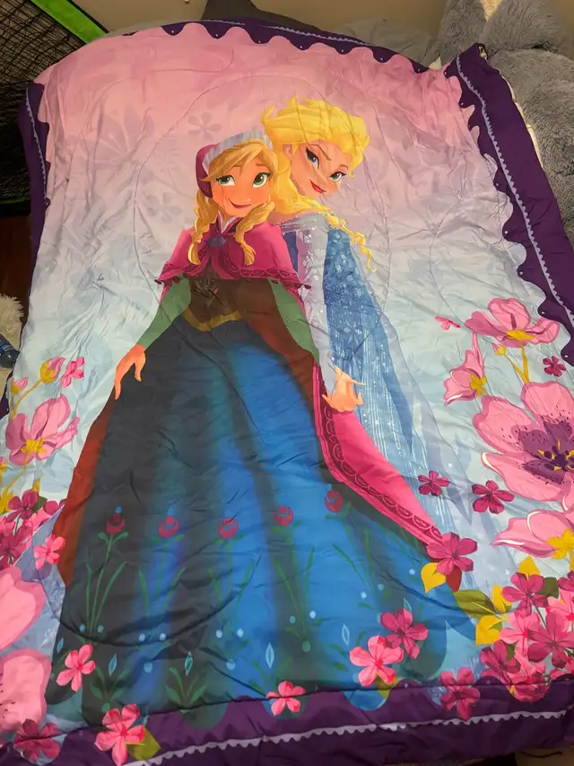 frozen comforter  in Bedding in Oshawa / Durham Region - Image 3