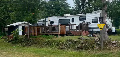 This 2013 Kingsport travel trailer is in good condition and ready for your next adventure, offering...