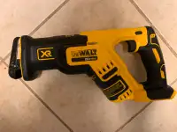 DEWALT Reciprocating Saw XR DCS367B Brushless Compact.1 handed