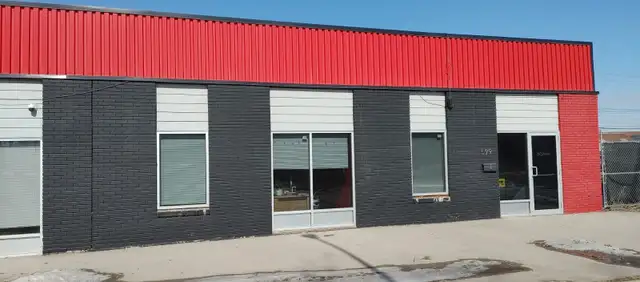 Commercial office / workshop / Warehouse / Storage on Pembina
