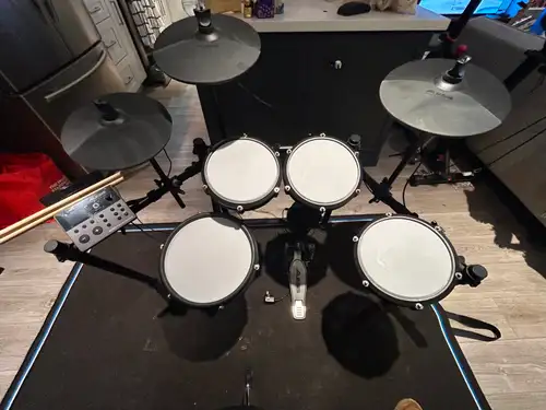 Selling a complete Alesis Nitro Max electronic drum kit setup — perfect for beginners or anyone look...