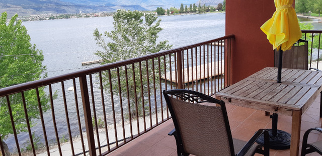 Osoyoos  Lakefront Penthouse- in British Columbia - Image 2