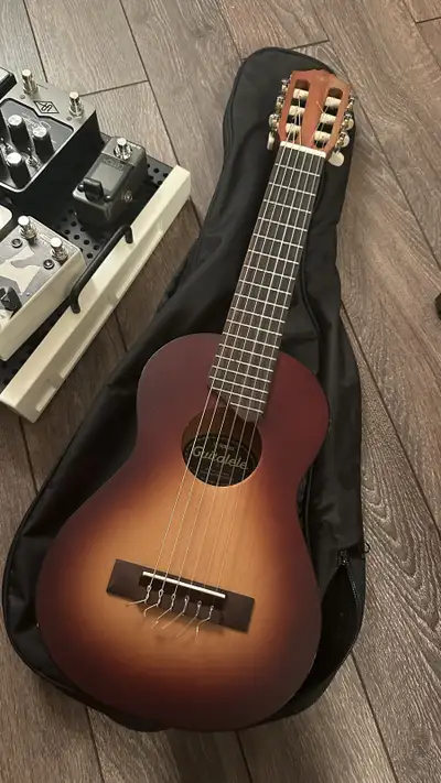 Yamaha GL1 Guitalele, View more