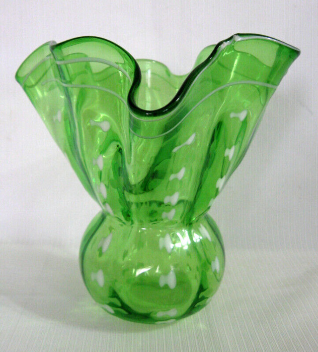 VASE EVASER  EN VERRE SOUFFLER VINTAGE BLOWN GLASS FAN VASE dans Art et objets de collection  à Ouest de l’Île - Image 2