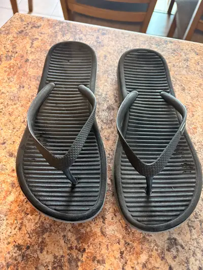 Woman's size 7 Nike flip flops, View more