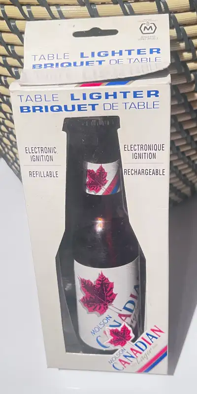 Add a touch of Canadiana to your bar or collection with this Molson Canadian beer bottle table light...