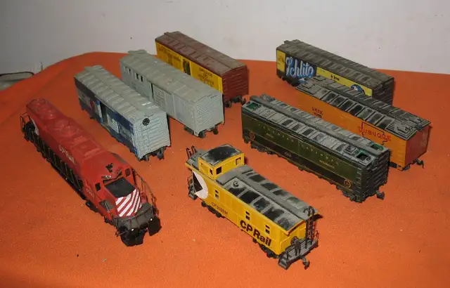 HO Scale Train CP Rail Diesel #6027 Plus 7 Rail Cars in Hobbies & Crafts in Edmonton - Image 8