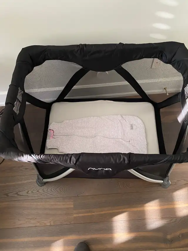 Baby crib NUNA with two sheets and sleep sack in Cribs in City of Toronto - Image 8