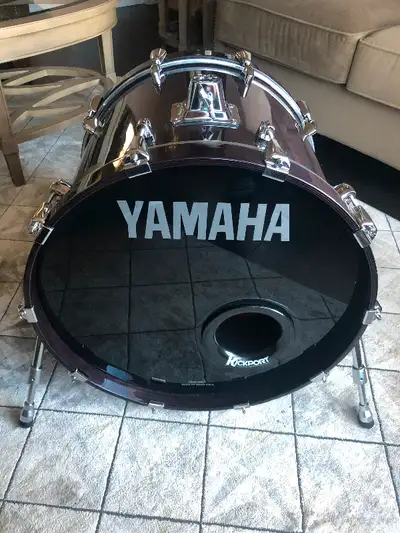 For sale, Yamaha Maple Custom Absolute beauty, Japanese made circa 2000 consisting of : 10”x9”, 12”x...