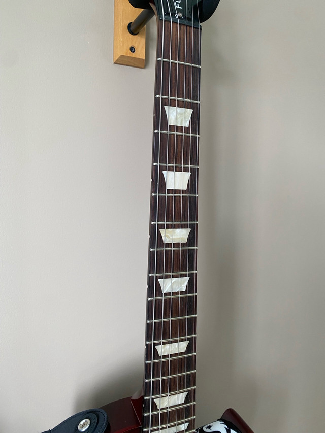 Gibson Les Paul Studio Future rouge vin dans Guitares  à Longueuil/Rive Sud - Image 3