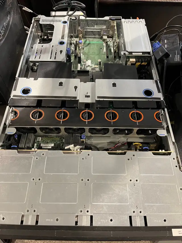 Lenovo RD650 Xeon E5-2699v3 2x 18 Cores 128GB DDR4 Rack Server in Servers in St. Catharines - Image 3