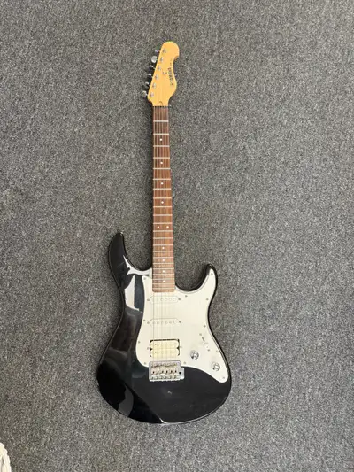 Used Yamaha strat style electric guitar for sale. Good tone.