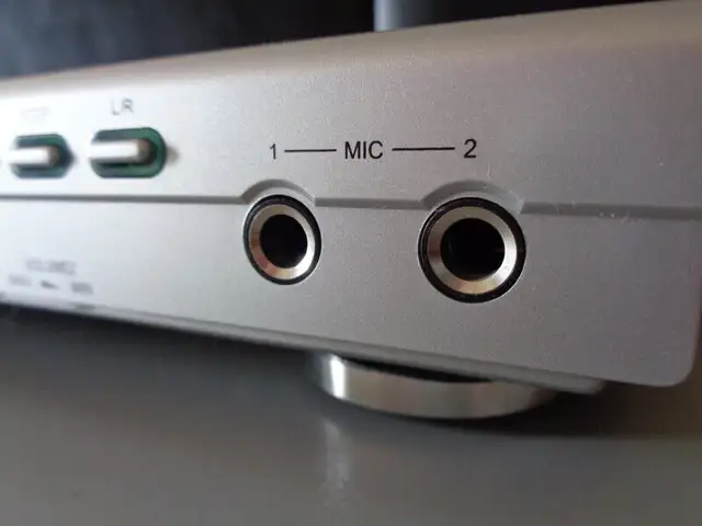 HOME PARTY Karaoke AUDIO-TECHNICA MICROPHONE Included—ONE OWNER in General Electronics in Winnipeg - Image 7
