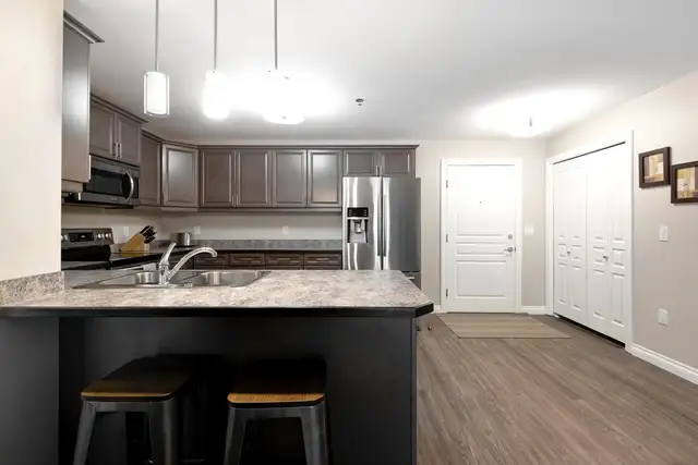 Premium Furnished Condo – Underground Heated Parking in Long Term Rentals in Regina - Image 6