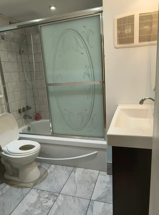 Grand 6-1/2 sur 2 étages, 2 salles de bain dans Parc-Extention in Long Term Rentals in City of Montréal - Image 22