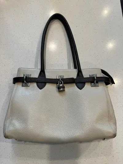 Saccoche véritable cuir d’Italie, View more