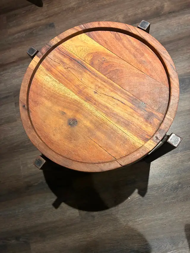 Pair of Round Wooden Side Tables in Coffee Tables in Hamilton - Image 3