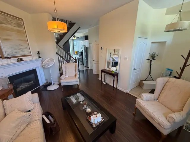 $150K Instant Equity. Markham Townhouse. Move-In Ready, photo 2 of 4