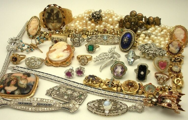 Buying GOLD & Vintage Jewelry: Gold & Silver, Coins Bullion Bars in Jewellery & Watches in Vernon