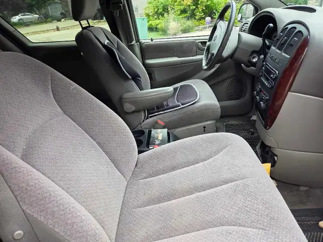 2001 dream machine. (Grand Caravan)565626308867532801