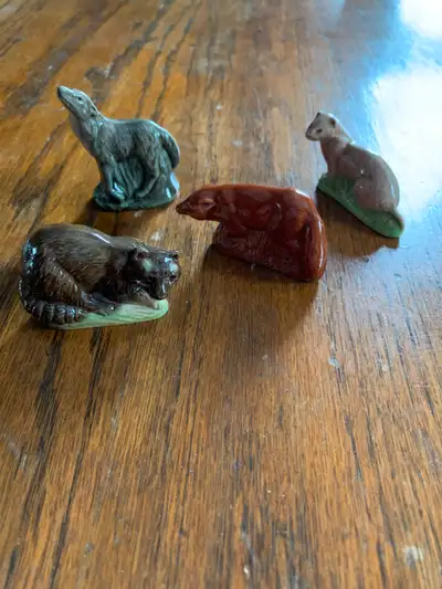 These are a larger animal set from Wade. Here are some of the set. They range from $17.50-$25.00. Po...