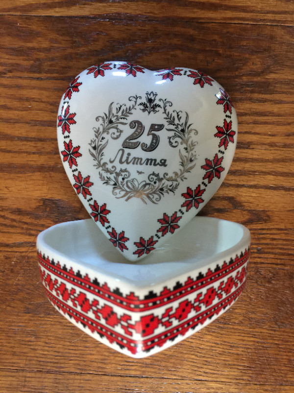 UKRAINIAN Heart Shape JEWELRY BOX Vintage Europe in Arts & Collectibles in Kitchener / Waterloo - Image 3
