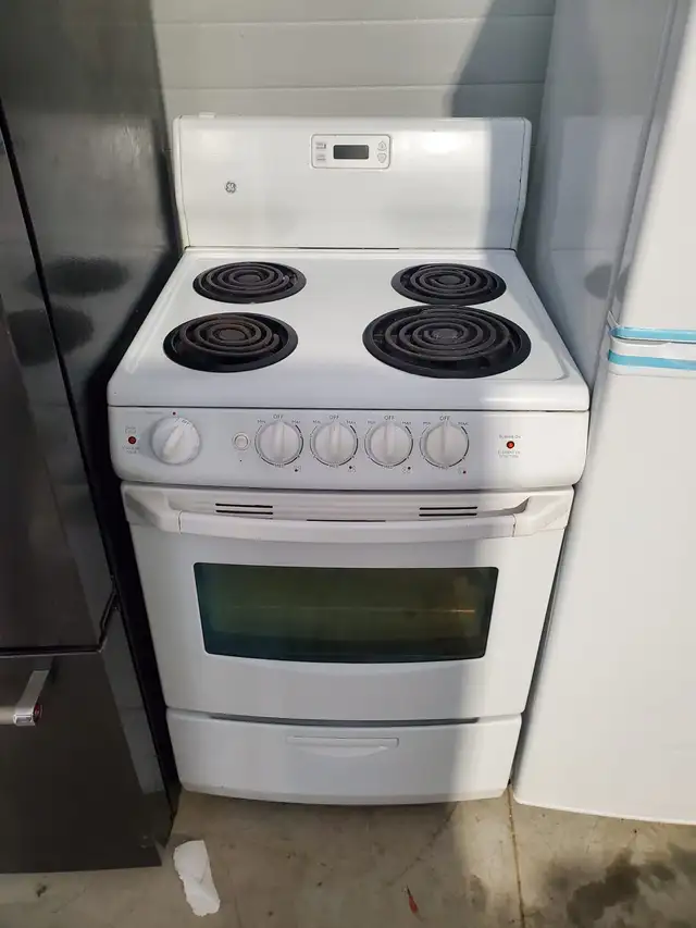 Apartment size 24 inch w fridge stove washer dryer set  in Washers & Dryers in Oakville / Halton Region - Image 9