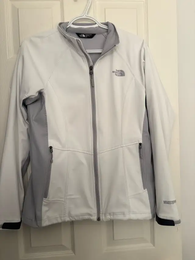 North face Jacket in Women's - Tops & Outerwear in St. Catharines - Image 2