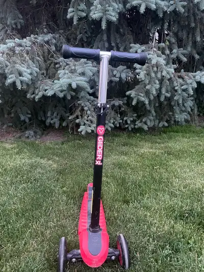 Kids scooter cost $100 new selling for $38