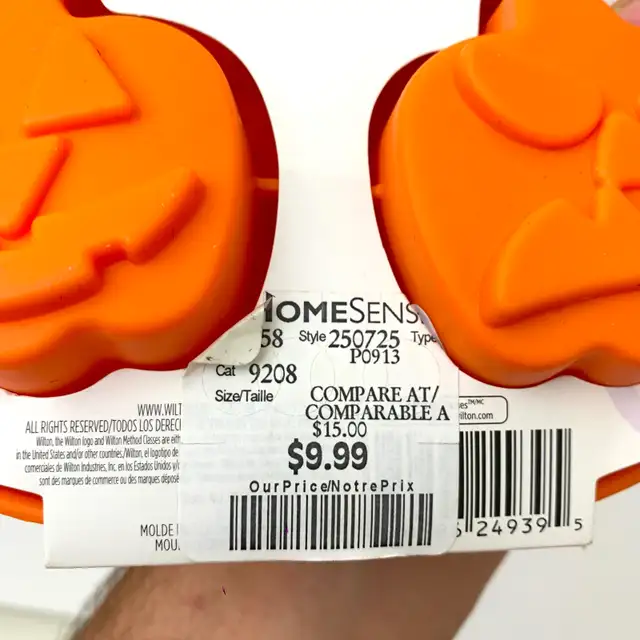 Pumpkin Treat Pan Silicone Baking Mold Halloween Bakeware Wilton in Kitchen & Dining Wares in Calgary - Image 5