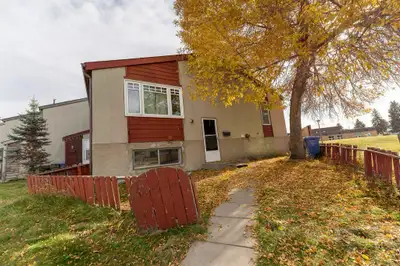 This house has 4 bedrooms and two bathrooms. Located in Penbrook nearby schools and amenities. Two o...