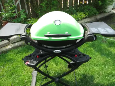 Weber Propane portable grill. Comes with folding stand. Great condition. Great for camping/ trailer.