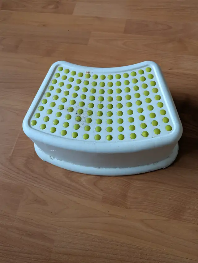 Child Step Stool in Other in Delta/Surrey/Langley - Image 2