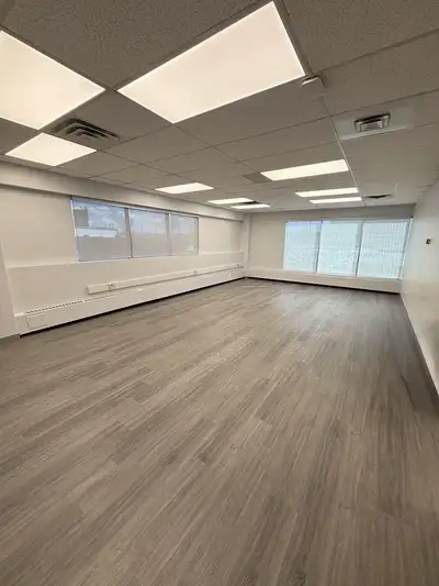 Versatile Office / Studio Space for Rent – South Side Location: South Side Office Building Size: ~45...