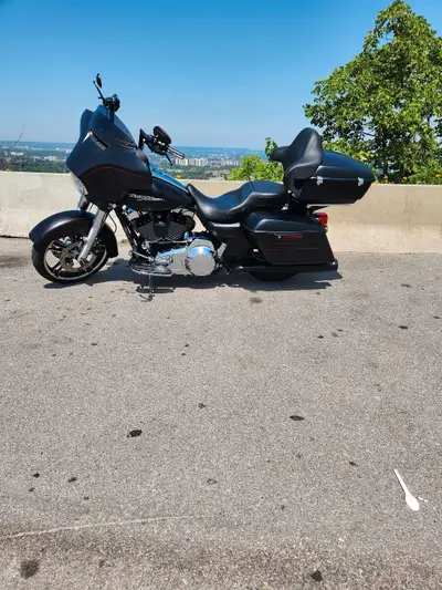 2016 Harley davidson street glide special Denim Black with red pinstripe 26 600 Km. King touring pac...