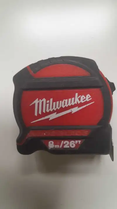 Milwaukee Tape measure. 8m 26ft Like good.