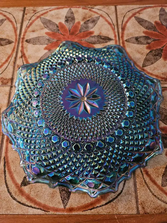 Carnival Glass Bowl526670241118955521