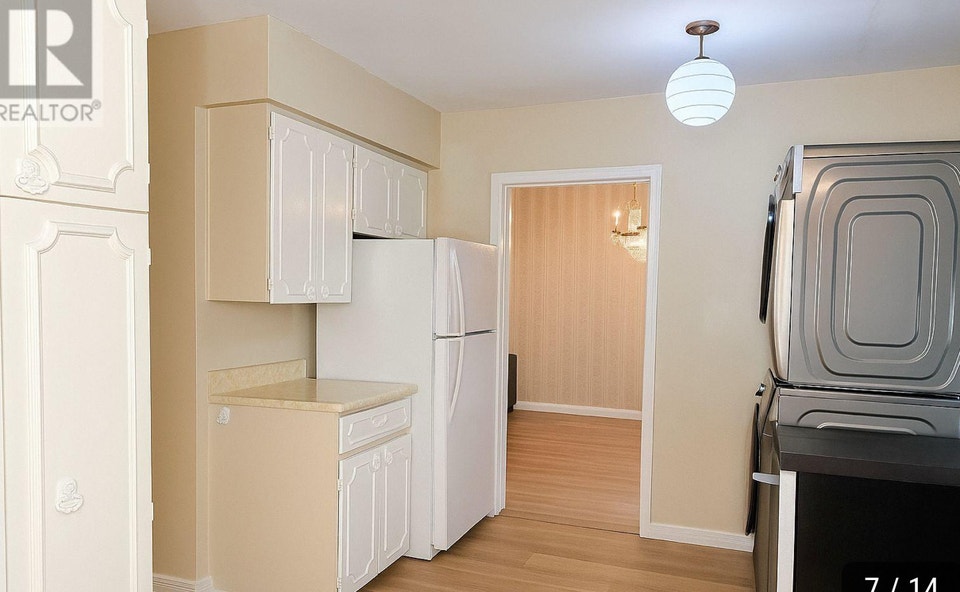 For Sale by Owner | Detached 3-Bedroom Bungalow  Bayview Village, photo 7 of 10