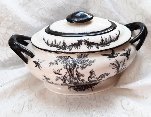 Old  French  Lidded Tureen in Kitchen & Dining Wares in City of Toronto