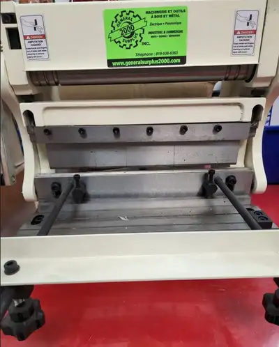 Machine combinée 3-en-1 pour tôle, regroupant trois fonctions essentielles dans une seule unité comp...