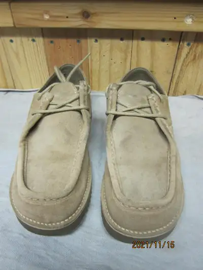 Men's beige walking shoes size 10, View more