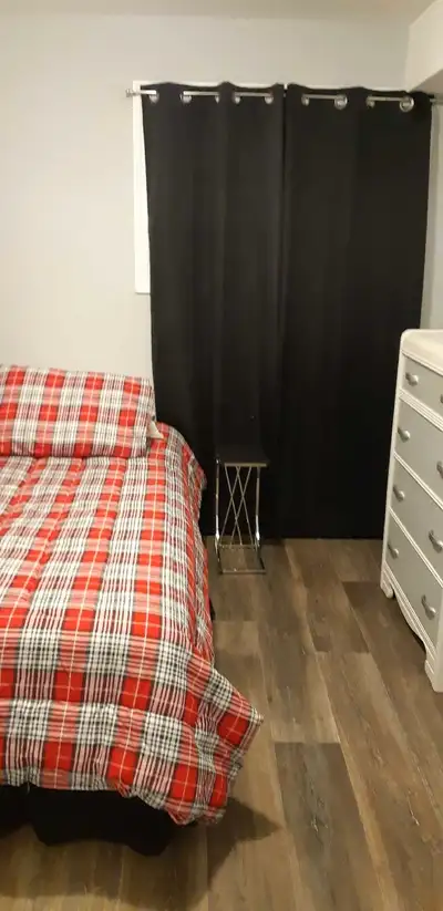 Room for Rent in Stratford-July 1st-Male Tenant Only