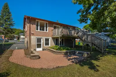 Bright 2 Bed Apt with Private Patio and Backyard