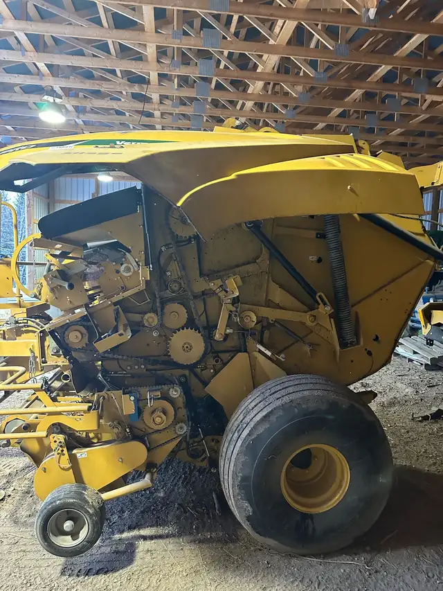 2019 Vermeer 504 pro baler in Farming Equipment in Vanderhoof - Image 7