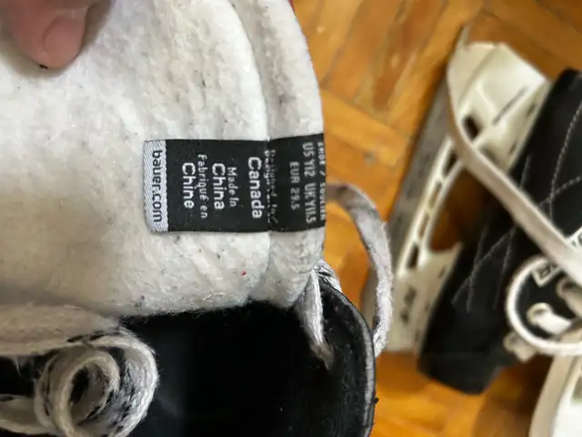 Used Bauer ice skates  size Y10 in Skates & Blades in Mississauga / Peel Region - Image 3