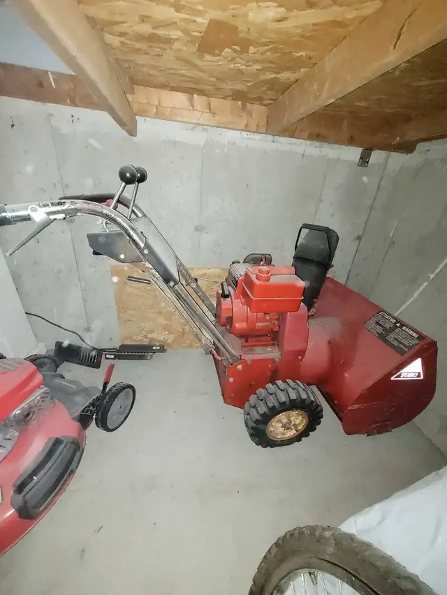 snowblower in Snowblowers in Oshawa / Durham Region - Image 6
