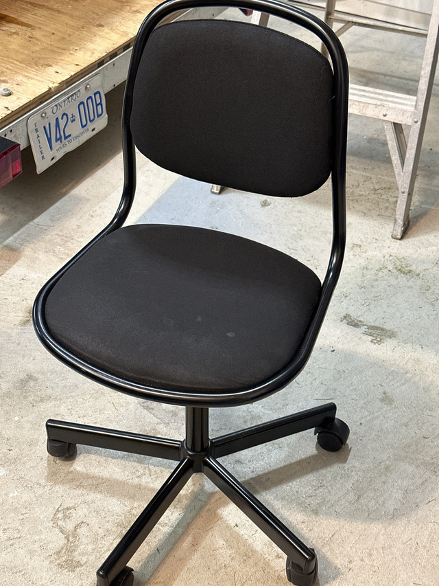 Ikea ÖRFJÄLL Swivel chair Bought $129 selling $15 in Chairs & Recliners in Mississauga / Peel Region - Image 3