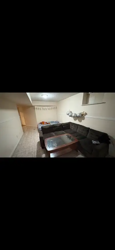 looking for female for separate room