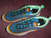 new nike air max shoes size 11 ......110.00