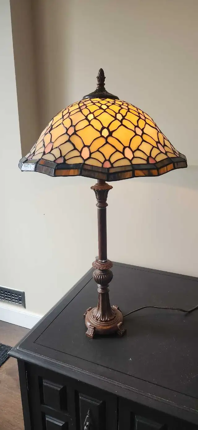 Meyda Tiffany 18" shade in Arts & Collectibles in Calgary - Image 4